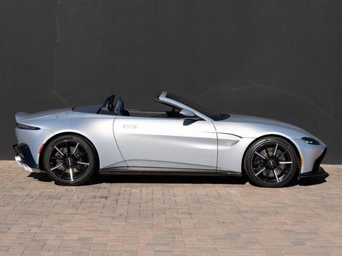 Used 2023 Aston Martin V8 Vantage Roadster RWD image 3