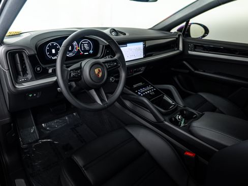 Certified 2025 Porsche Cayenne Coupe AWD/4WD image 4