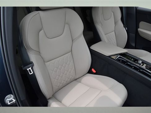 Certified 2026 Volvo XC60 B5 Core w/ Protection Package Premier image 31