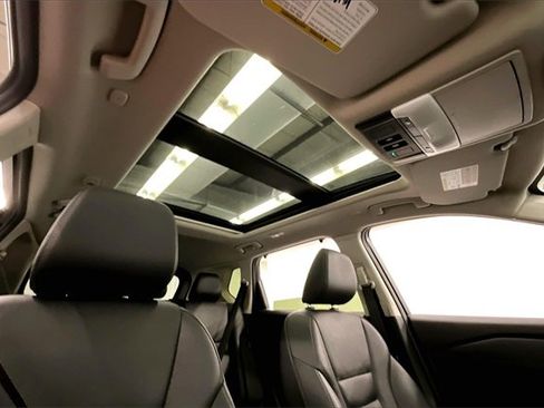 Used 2024 Nissan Rogue SL w/ SL Premium Package image 16