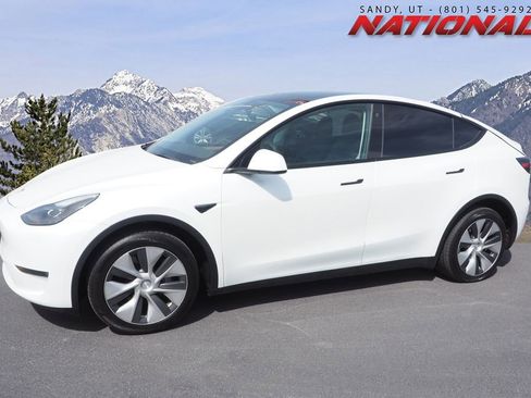 Used 2023 Tesla Model Y Long Range image 1