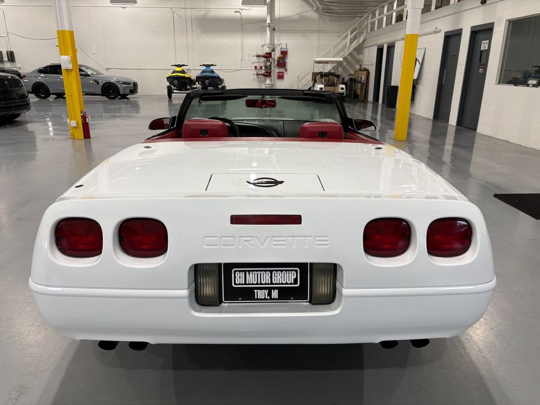 Used 1991 Chevrolet Corvette Convertible RWD image 14