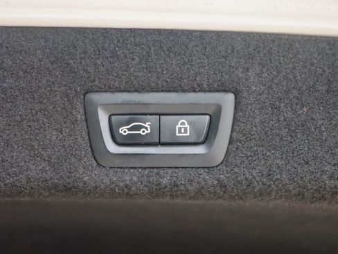 Used 2020 BMW 740i w/ M Sport Package image 25