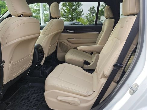Used 2025 Jeep Grand Cherokee L Limited AWD/4WD image 11