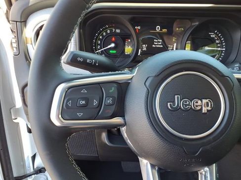 Used 2025 Jeep Wrangler Unlimited Sahara w/ Safety Group AWD/4WD image 14