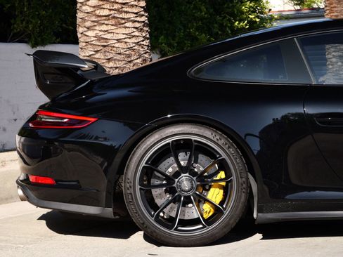 Used 2018 Porsche 911 GT3 RWD image 5
