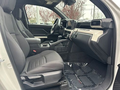 Used 2024 Toyota Tacoma TRD Off-Road image 17