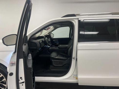 Used 2025 Ford Expedition Max Platinum AWD/4WD image 25