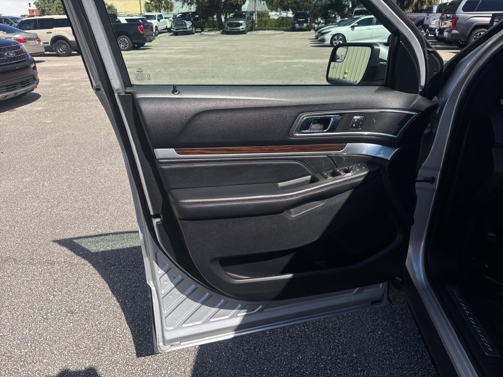 Used 2018 Ford Explorer Limited FWD image 13