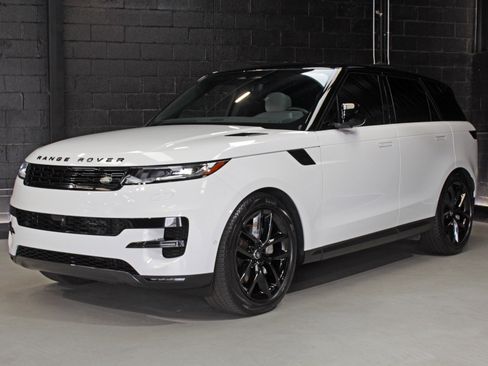 Used 2025 Land Rover Range Rover Sport SE AWD/4WD image 4