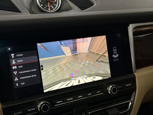 Used 2021 Porsche Macan AWD/4WD image 39