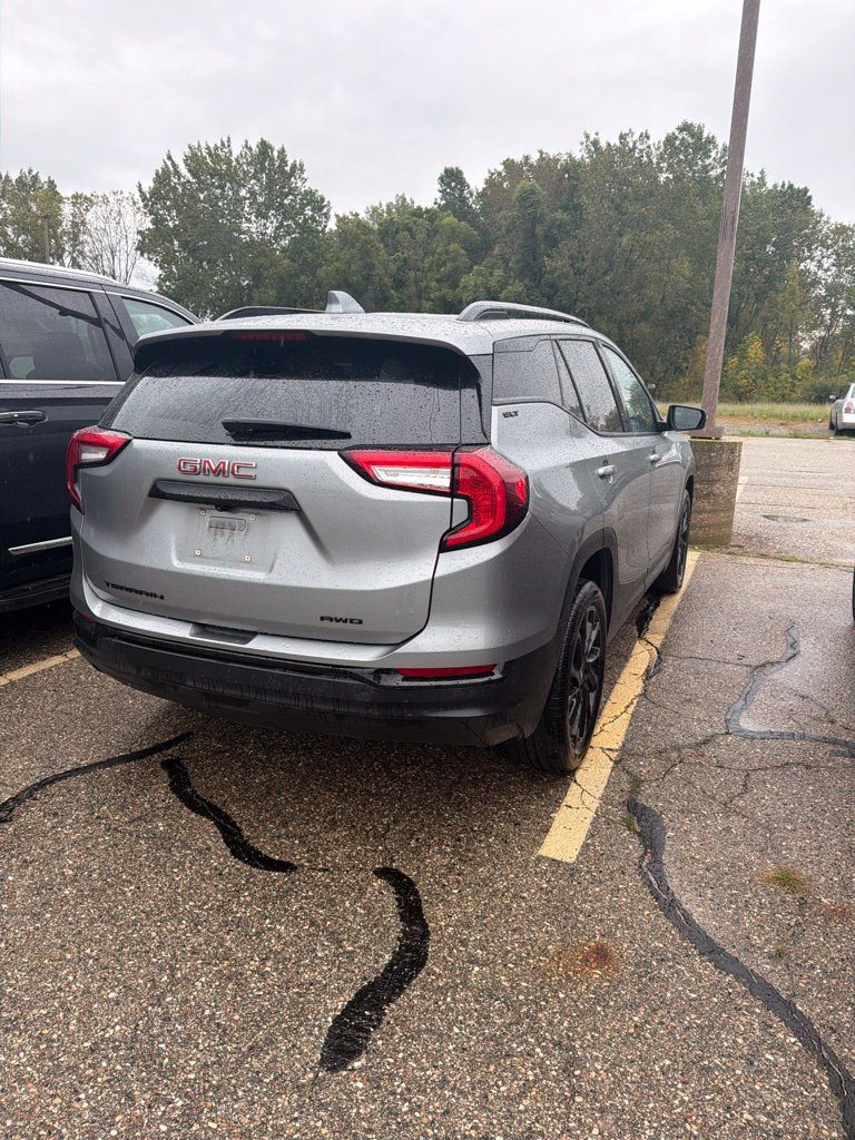 Used 2023 GMC Terrain SLT w/ Elevation Edition AWD/4WD image 7