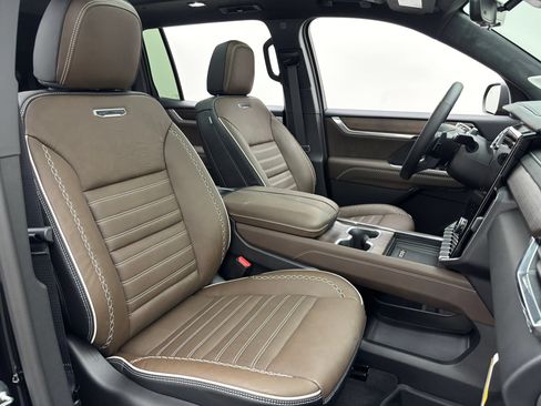New 2026 GMC Acadia Denali Ultimate w/ LPO, Floor Liner Package AWD/4WD image 40