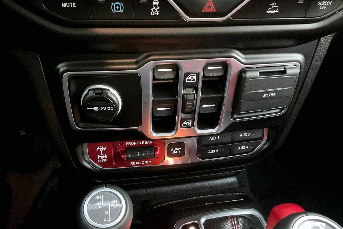 Used 2023 Jeep Wrangler Unlimited Rubicon 4xe AWD/4WD image 19