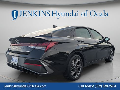 New 2026 Hyundai Elantra Limited FWD image 3