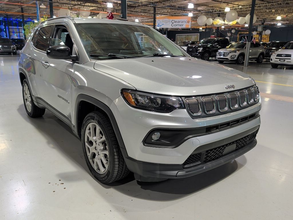 Used 2022 Jeep Compass Latitude AWD/4WD image 4