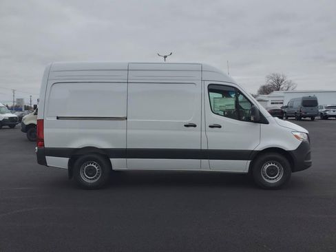 Used 2025 Mercedes-Benz Sprinter 2500 image 6