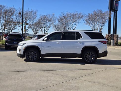 Used 2022 Chevrolet Traverse RS image 12