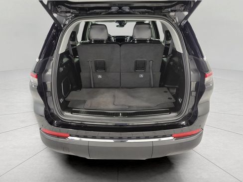 Used 2022 Jeep Grand Cherokee L Limited w/ Luxury Tech Group II AWD/4WD image 16