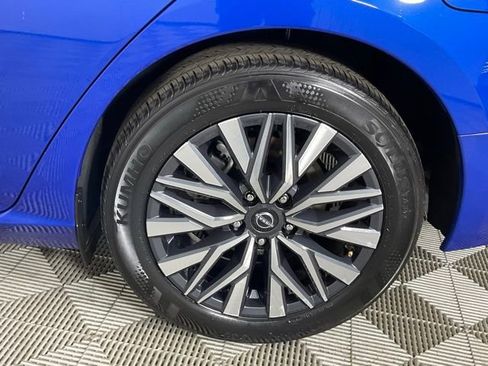 Used 2025 Nissan Altima 2.5 SV FWD image 9