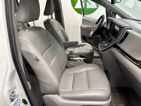 Used 2017 Toyota Sienna XLE Premium AWD/4WD image 18
