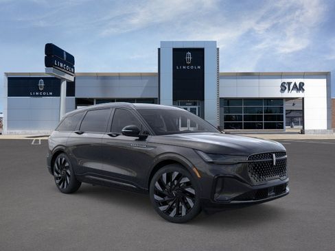 New 2026 Lincoln Nautilus Reserve w/ Jet Appearance Package AWD/4WD image 7