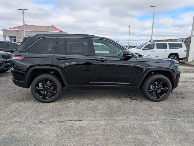 New 2026 Jeep Grand Cherokee Limited w/ Limited Altitude Package RWD image 3