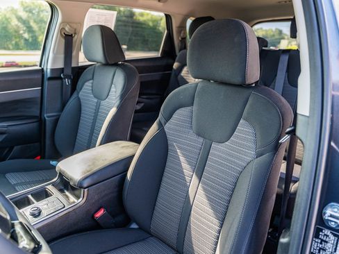 Used 2023 Kia Sorento LX image 19