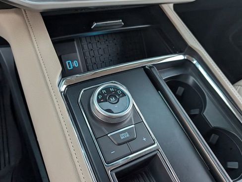 Used 2024 Ford Expedition XLT image 19