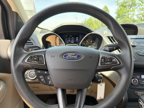 Used 2018 Ford Escape SE w/ Ford Safe & Smart Package FWD image 26