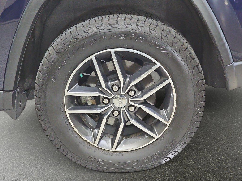 Used 2017 Jeep Grand Cherokee Limited AWD/4WD image 35