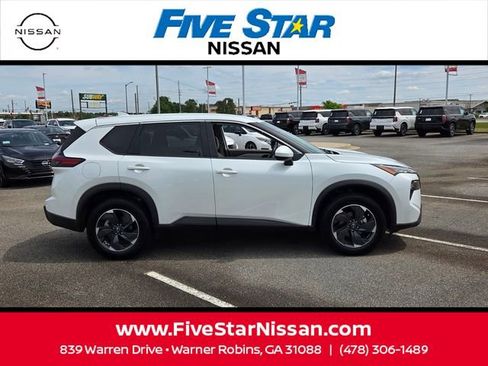 Used 2025 Nissan Rogue SV AWD/4WD image 15