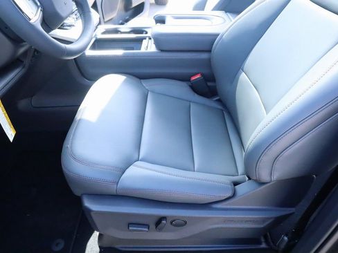 New 2025 Ford Expedition Active image 12