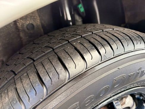 Used 2015 Toyota Prius Four image 28