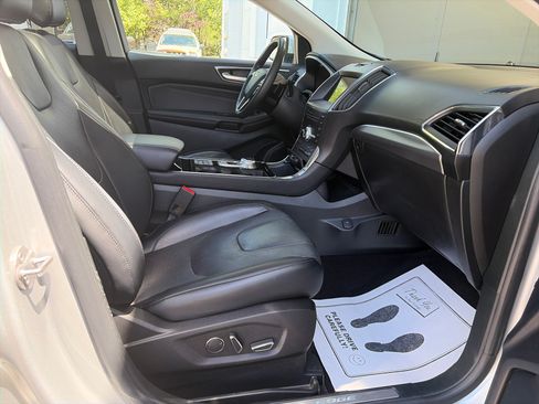 Used 2019 Ford Edge Titanium w/ Equipment Group 301A AWD/4WD image 35