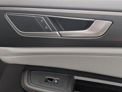 Used 2024 Volkswagen Atlas Peak Edition SE image 25