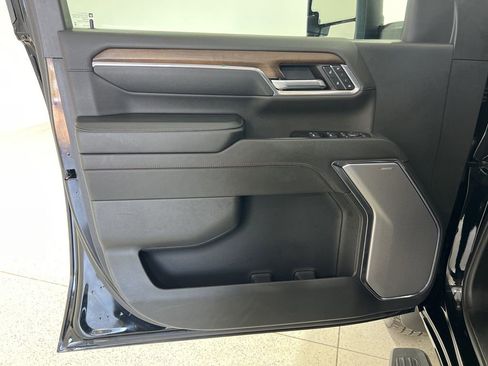 Used 2024 Chevrolet Silverado 3500 High Country image 21