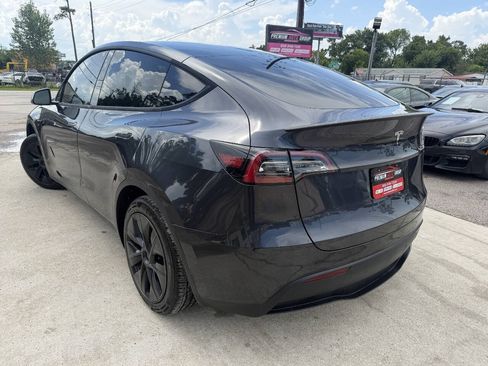 Used 2024 Tesla Model Y Long Range RWD image 3