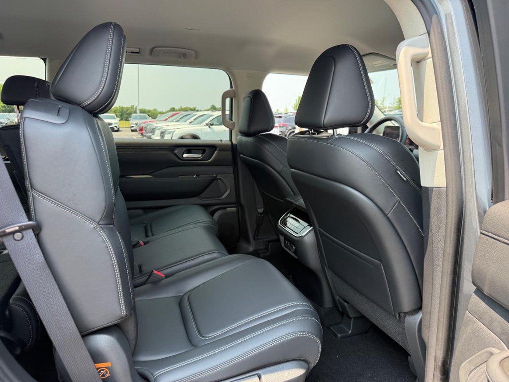 Used 2026 Nissan Armada SV AWD/4WD image 5