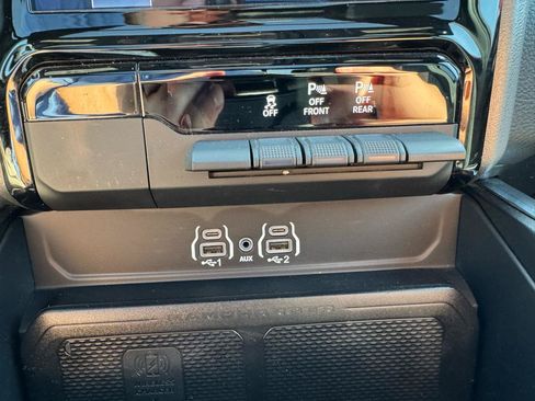 Used 2025 RAM 1500 Big Horn AWD/4WD image 23