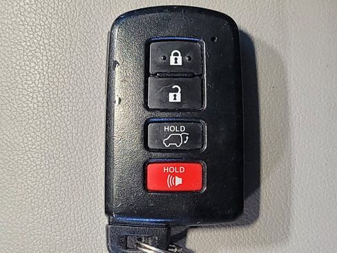Used 2018 Toyota Highlander XLE FWD image 32