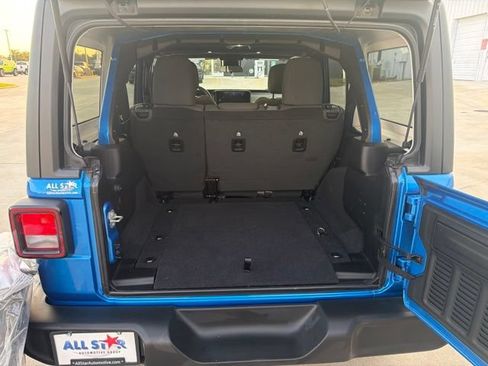 Used 2025 Jeep Wrangler Unlimited Sport AWD/4WD image 12