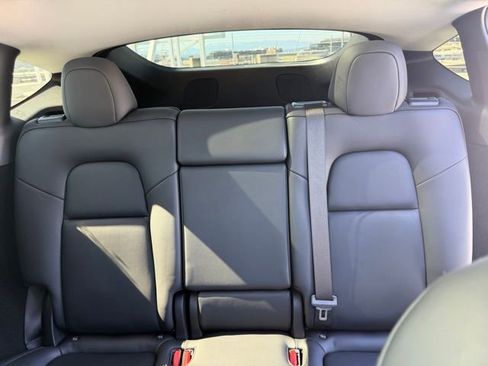 Used 2024 Tesla Model Y Long Range image 12