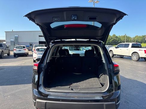 Used 2025 Nissan Rogue SV FWD image 13