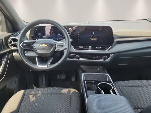 Used 2025 Chevrolet Equinox LT FWD image 9
