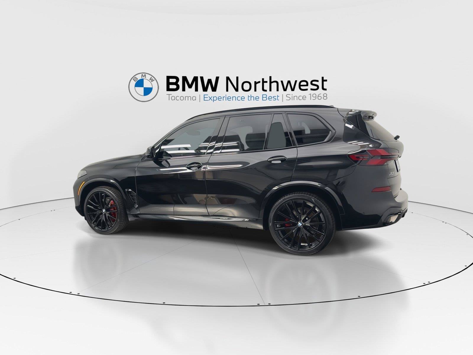 Used 2024 BMW X5 xDrive40i w/ M Sport Package AWD/4WD image 2