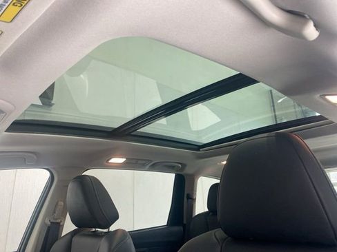 Used 2022 Subaru Ascent Limited w/ Technology Package image 12