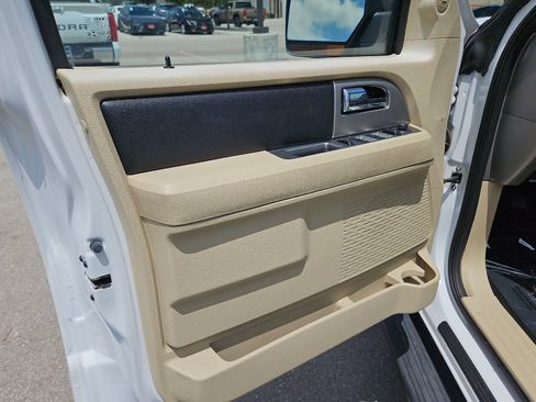 Used 2016 Ford Expedition XLT w/ Equipment Group 202A RWD image 10