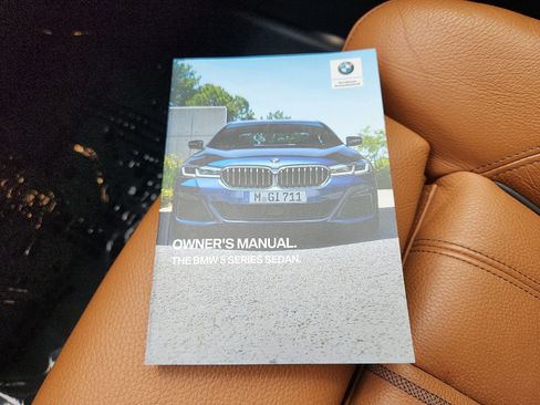 Used 2021 BMW 530i xDrive w/ M Sport Package AWD/4WD image 27