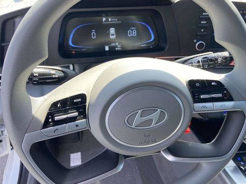 Certified 2025 Hyundai Elantra SE FWD image 16